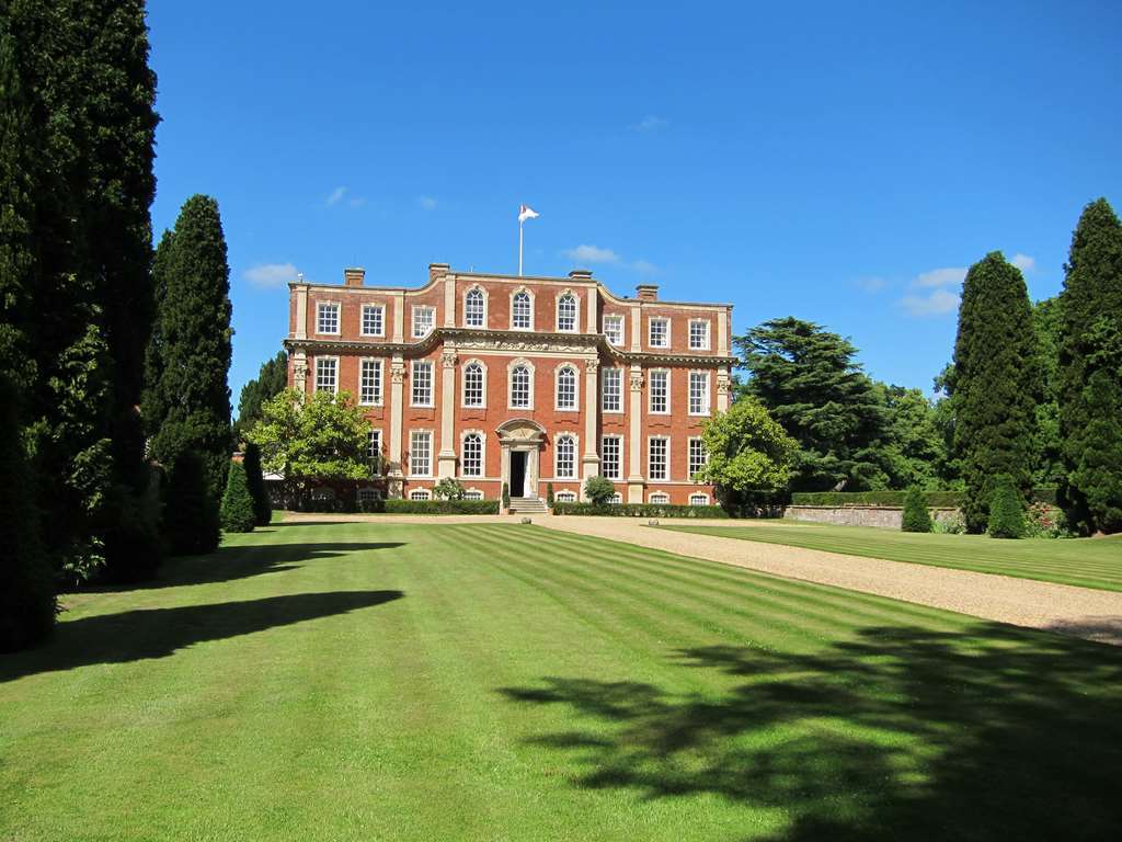 Chicheley Hall Экстерьер фото