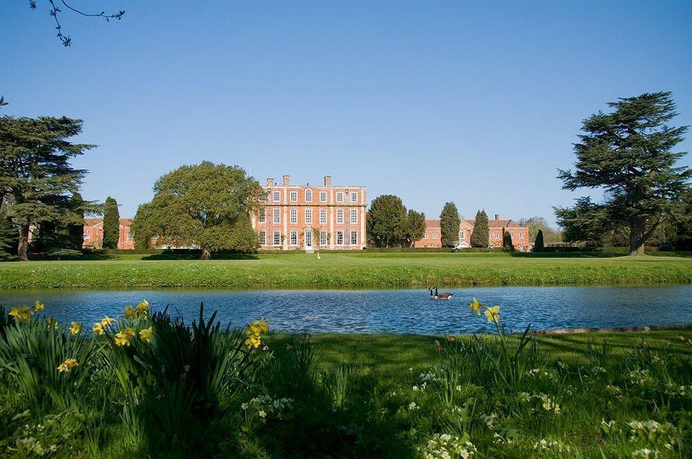 Chicheley Hall Экстерьер фото