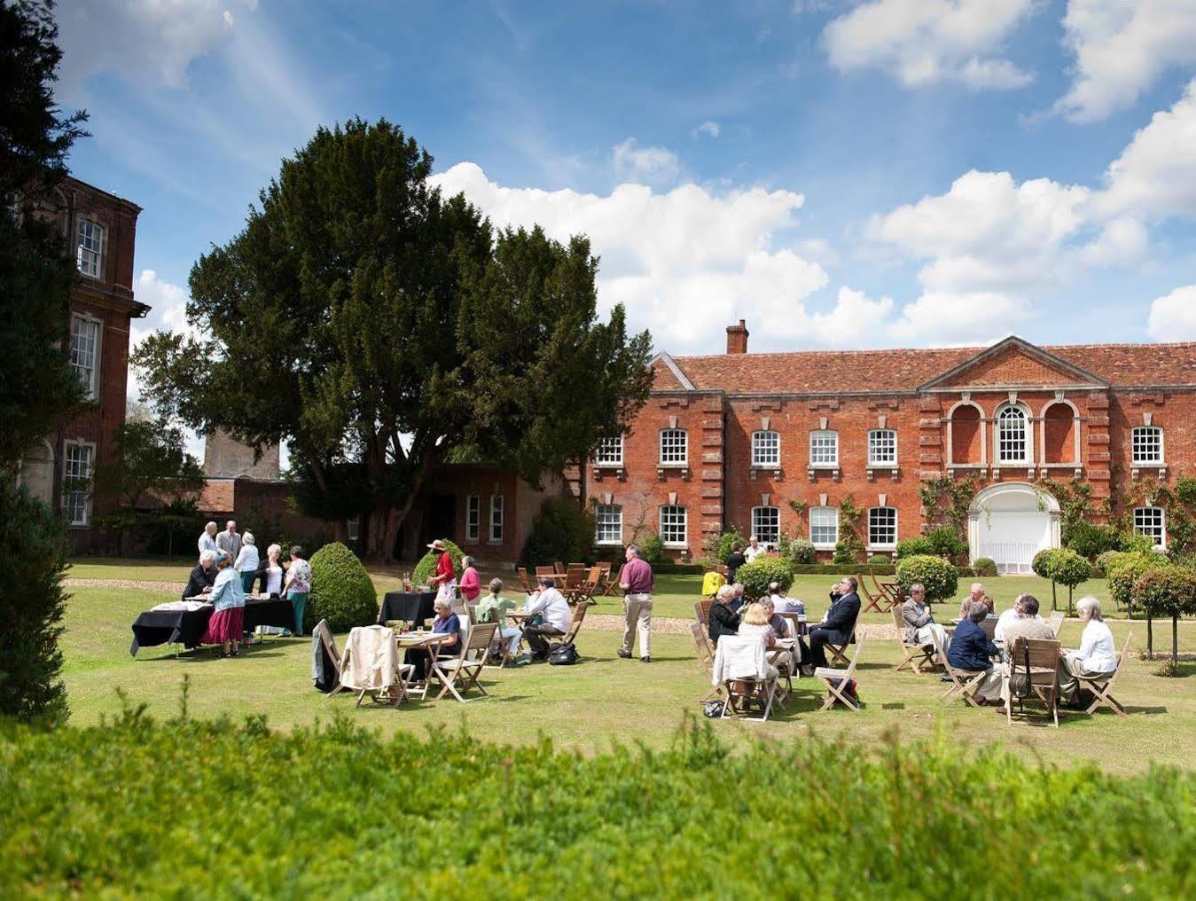 Chicheley Hall Экстерьер фото