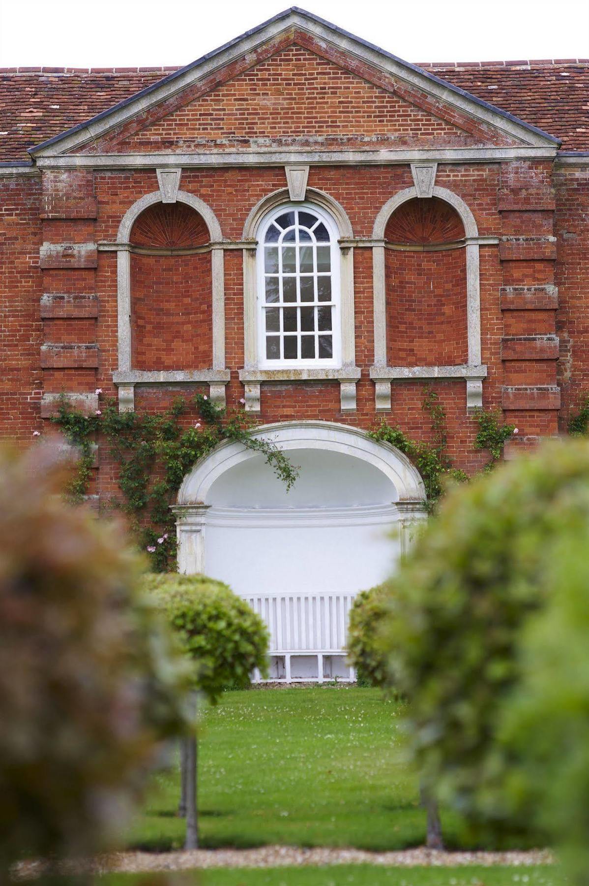 Chicheley Hall Экстерьер фото