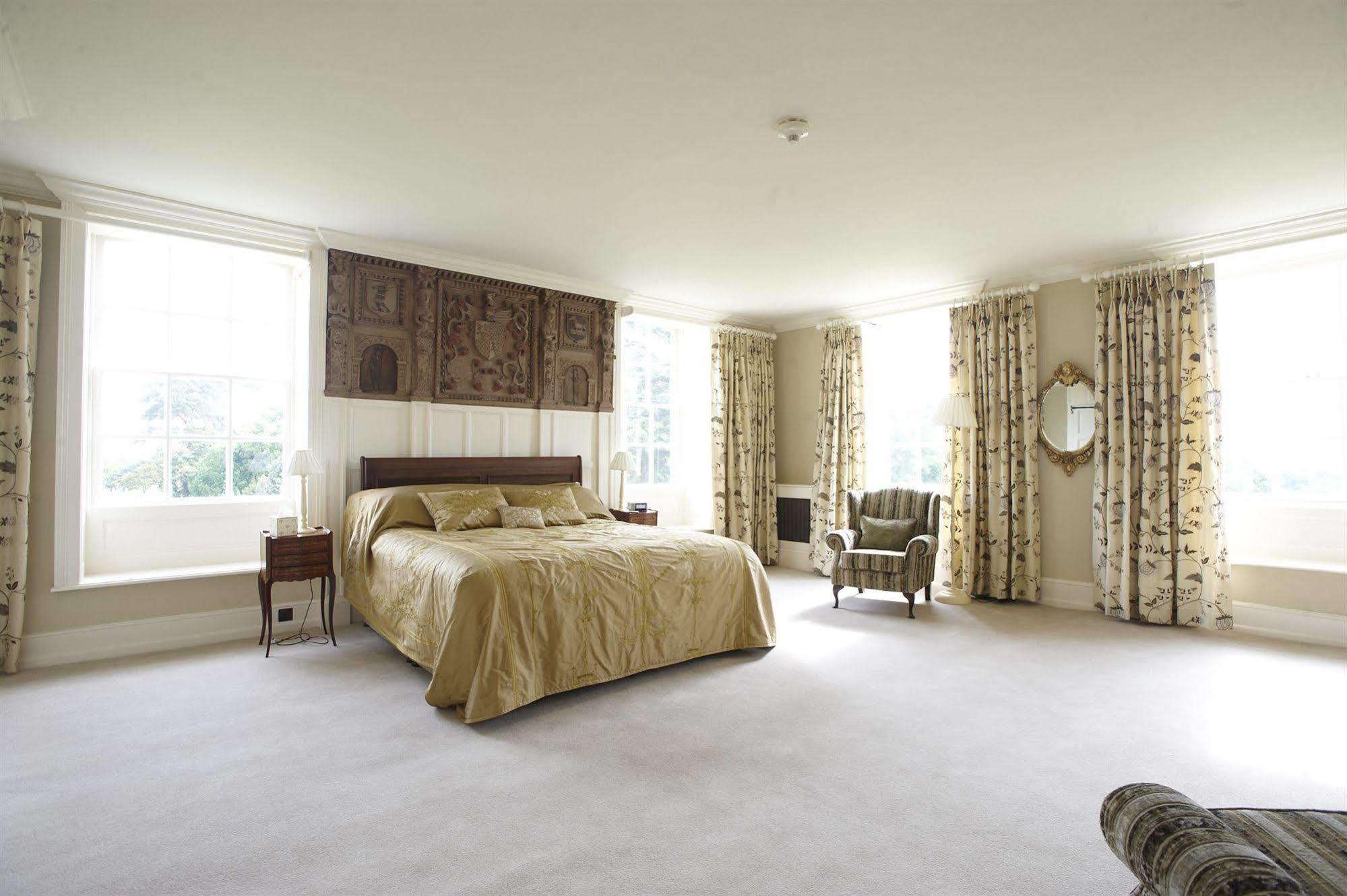Chicheley Hall Экстерьер фото